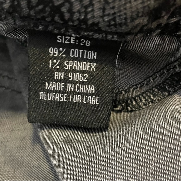 Standards and practices snakeskin print jeans - Picture 9 of 9